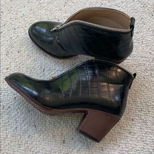 Black faux crocodile print